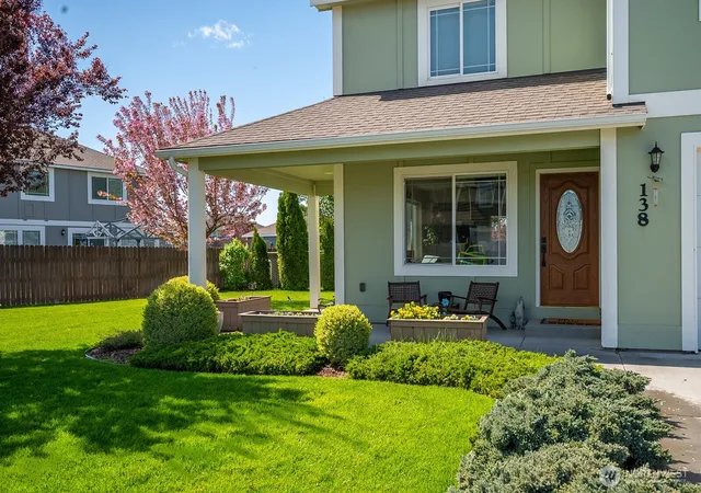 Photo 3 of Single family home for sale at 138 Scenic Dr NE, Moses Lake, WA 98837 | MLS# NWM2565340 | Listing updated on 2026-10-01