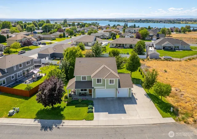 Photo 4 of Single family home for sale at 138 Scenic Dr NE, Moses Lake, WA 98837 | MLS# NWM2565340 | Listing updated on 2026-10-01