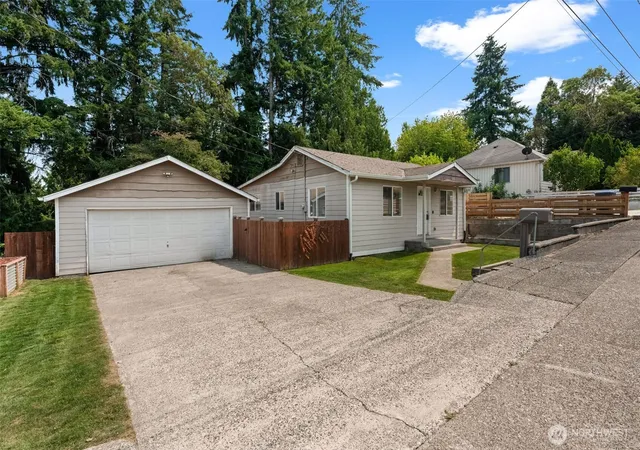 Photo 2 of Single family home for sale at 610 Bertha Ave, Bremerton, WA 98312 | MLS# NWM2565351 | Listing updated on 2026-09-23