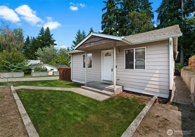 Photo 3 of Single family home for sale at 610 Bertha Ave, Bremerton, WA 98312 | MLS# NWM2565351 | Listing updated on 2026-09-23