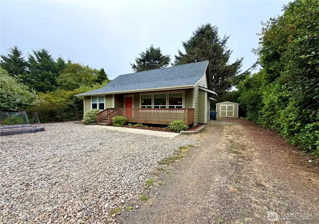 Photo 2 of Single family home for sale at 224 S Oar Loop Sw, Ocean Shores, WA 98569 | MLS# NWM2565352 | Listing updated on 2026-09-23