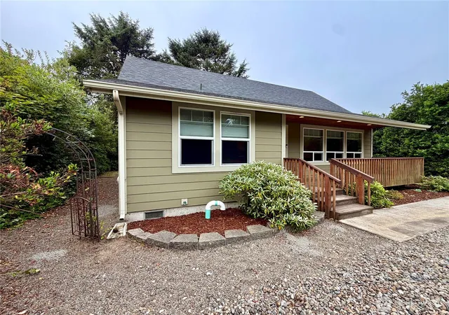 Photo 3 of Single family home for sale at 224 S Oar Loop SW, Ocean Shores, WA 98569 | MLS# NWM2565352 | Listing updated on 2026-09-23