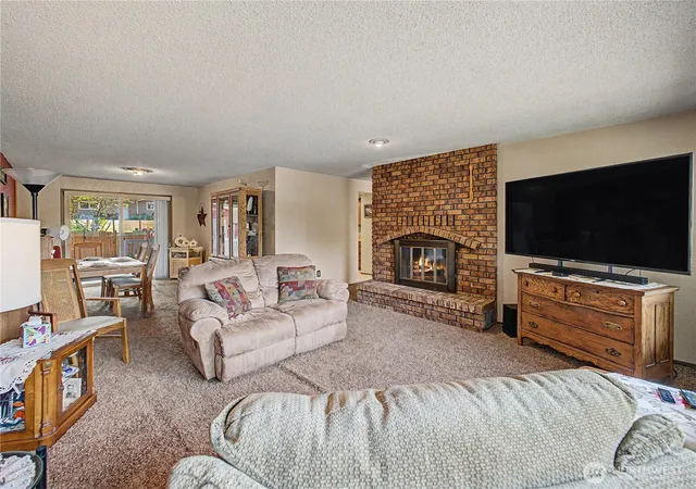 Photo 4 of Sale Pending at 5310 W Tapps Dr E, Lake Tapps, WA 98391 | MLS# NWM2565353 | Listing updated on 2026-09-25