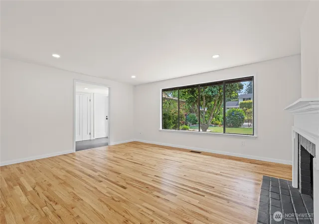 Photo 4 of Single family home for sale at 3010 SW 325th Place, Federal Way, WA 98023 | MLS# NWM2565400 | Listing updated on 2026-09-23