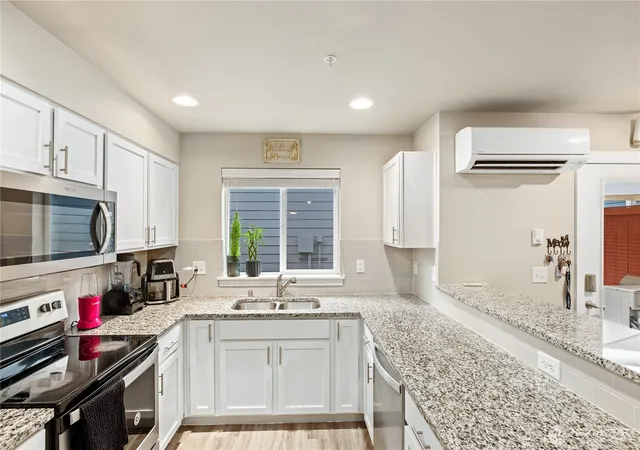 Photo 4 of Townhouse for sale at 211 Norpoint Way NE, Tacoma, WA 98422 | MLS# NWM2565411 | Listing updated on 2026-09-23