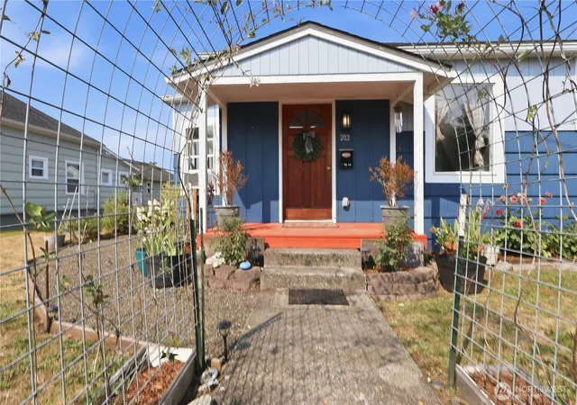 Photo 2 of Sale Pending at 203 S Academy St, Montesano, WA 98563 | MLS# NWM2565416 | Listing updated on 2026-09-23