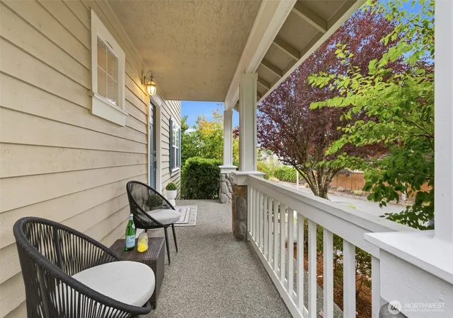 Photo 2 of Single family home for sale at 9400 226th Pl Ne, Redmond, WA 98053 | MLS# NWM2565420 | Listing updated on 2026-09-29