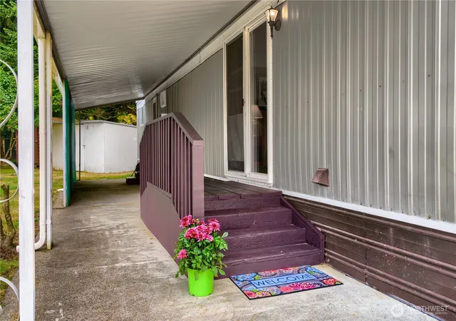 Photo 4 of Manufactured home for sale at 9403 Pierce Ln #6, Sedro Woolley, WA 98284 | MLS# NWM2565421 | Listing updated on 2026-09-30