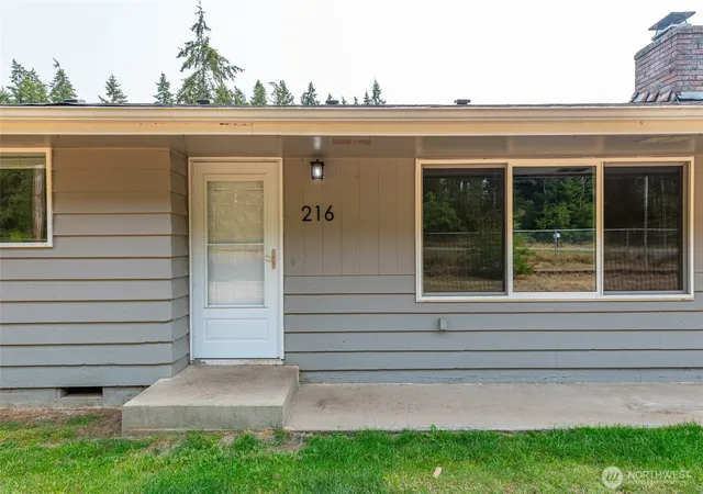 Photo 3 of Sale Pending at 216 E Sleeper Rd, Oak Harbor, WA 98277 | MLS# NWM2565423 | Listing updated on 2026-09-19
