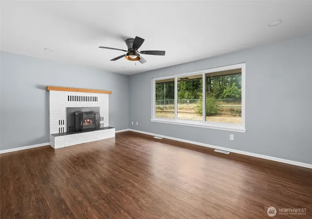 Photo 4 of Sale Pending at 216 E Sleeper Rd, Oak Harbor, WA 98277 | MLS# NWM2565423 | Listing updated on 2026-09-19