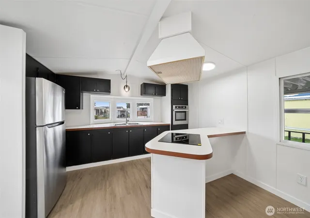 Photo 3 of Manufactured home for sale at 930 Mountain Villa Loop, Enumclaw, WA 98022 | MLS# NWM2565431 | Listing updated on 2026-09-24