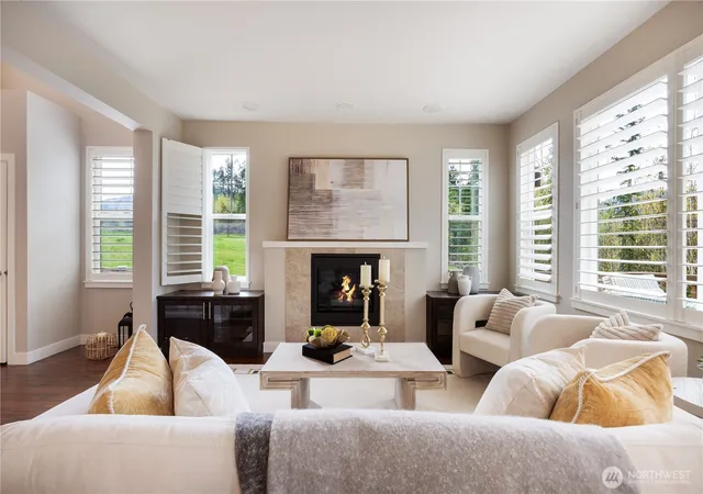 Photo 4 of Sale Pending at 801 3rd Place NE, Issaquah, WA 98029 | MLS# NWM2565458 | Listing updated on 2026-09-25