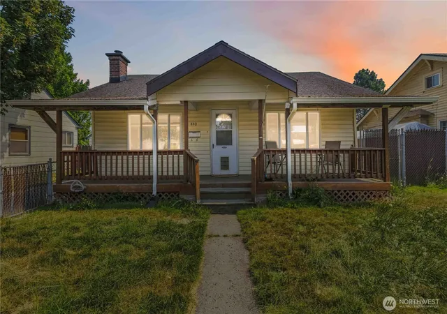 Photo 1 of Single family home for sale at 440 20th Avenue, Longview, WA 98632 | MLS# NWM2565465 | Listing updated on 2026-09-23