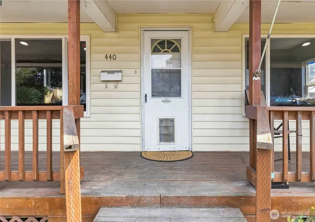 Photo 2 of Single family home for sale at 440 20th Avenue, Longview, WA 98632 | MLS# NWM2565465 | Listing updated on 2026-09-23