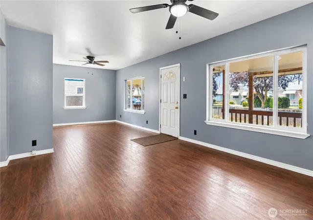 Photo 4 of Single family home for sale at 440 20th Avenue, Longview, WA 98632 | MLS# NWM2565465 | Listing updated on 2026-09-23