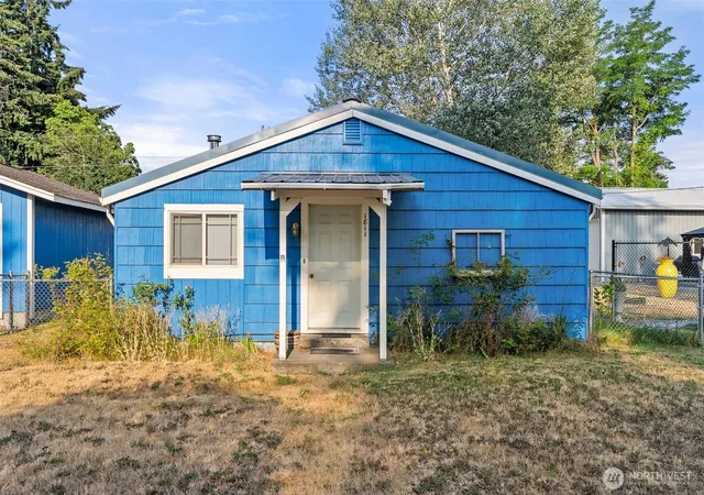 Photo 1 of Sale Pending at 1811 Beach St, Centralia, WA 98531 | MLS# NWM2565467 | Listing updated on 2026-09-29