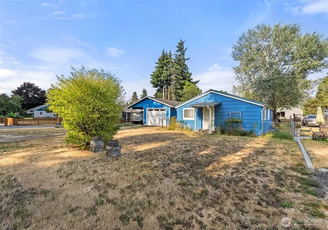 Photo 3 of Sale Pending at 1811 Beach St, Centralia, WA 98531 | MLS# NWM2565467 | Listing updated on 2026-09-29