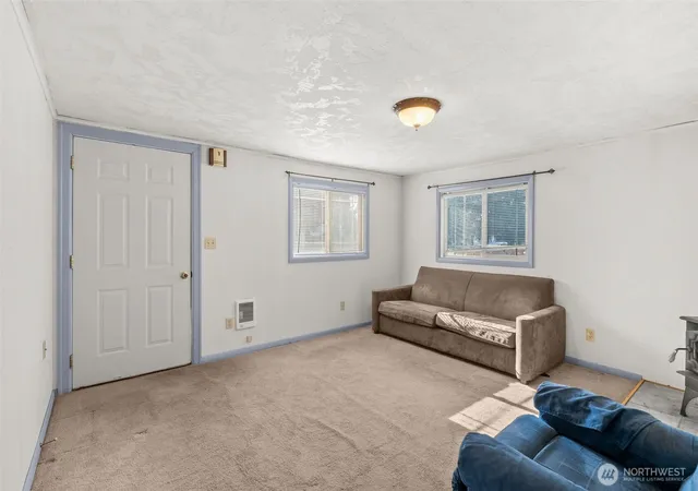 Photo 3 of Sale Pending at 1811 Beach St, Centralia, WA 98531 | MLS# NWM2565467 | Listing updated on 2026-09-29