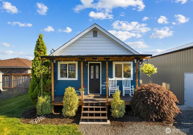 Photo 4 of Sale Pending at 1425 Collins Rd, Buckley, WA 98321 | MLS# NWM2565471 | Listing updated on 2026-08-18
