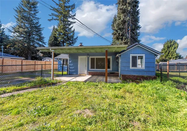 Photo 3 of Single family home for sale at 2107 D St Se, Auburn, WA 98002 | MLS# NWM2565474 | Listing updated on 2026-10-21