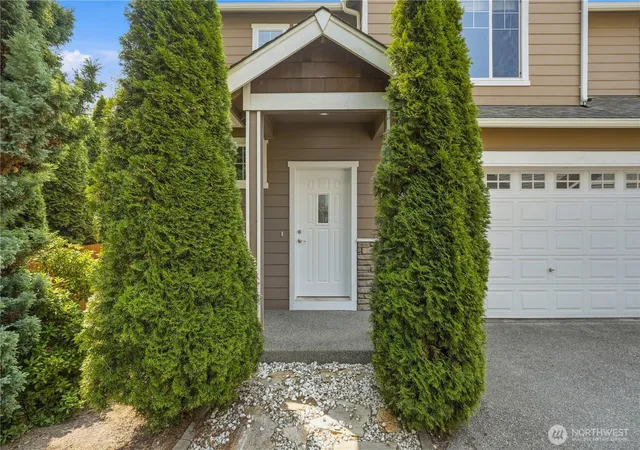Photo 3 of Condo for sale at 17927 Se 27th Avenue, Bothell, WA 98012 | MLS# NWM2565514 | Listing updated on 2026-10-03