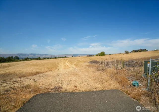 Photo 2 of Sale Pending at 1107 Saddlerock Dr, Ellensburg, WA 98926 | MLS# NWM2565515 | Listing updated on 2026-09-01