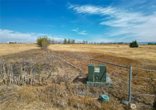 Photo 3 of Sale Pending at 1107 Saddlerock Dr, Ellensburg, WA 98926 | MLS# NWM2565515 | Listing updated on 2026-09-01