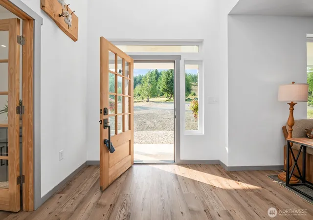Photo 3 of Sale Pending at 27 Majestic View Ln, Aberdeen, WA 98520 | MLS# NWM2565525 | Listing updated on 2026-09-25