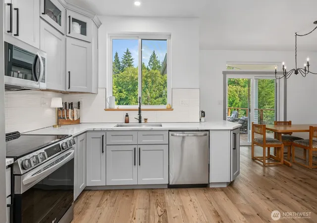 Photo 4 of Sale Pending at 27 Majestic View Ln, Aberdeen, WA 98520 | MLS# NWM2565525 | Listing updated on 2026-09-25