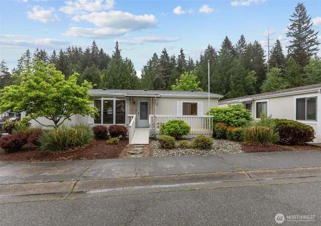 Photo 1 of Manufactured home for sale at 5810 Fleming St #82, Everett, WA 98203 | MLS# NWM2565530 | Listing updated on 2026-09-23