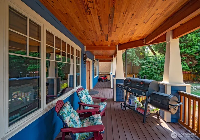 Photo 4 of Single family home for sale at 9556 Phinney Ave N, Seattle, WA 98103 | MLS# NWM2565535 | Listing updated on 2026-09-29