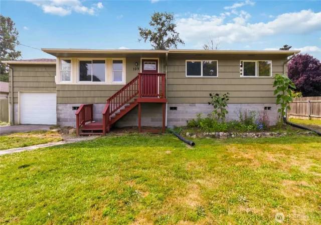 Photo 1 of Single family home for sale at 109 Merritt Dr, Longview, WA 98632 | MLS# NWM2565559 | Listing updated on 2026-09-24