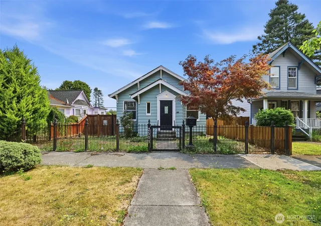 Photo 1 of Sale Pending at 2511 Maple St, Everett, WA 98201 | MLS# NWM2565570 | Listing updated on 2026-09-25