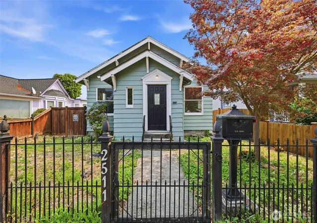 Photo 2 of Sale Pending at 2511 Maple St, Everett, WA 98201 | MLS# NWM2565570 | Listing updated on 2026-09-25