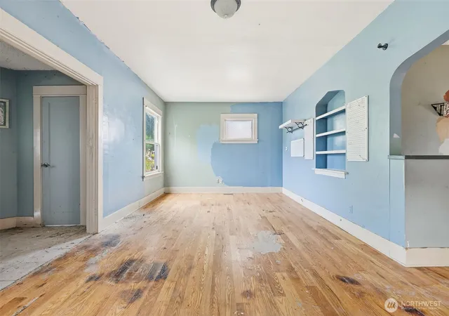 Photo 4 of Sale Pending at 2511 Maple St, Everett, WA 98201 | MLS# NWM2565570 | Listing updated on 2026-09-25