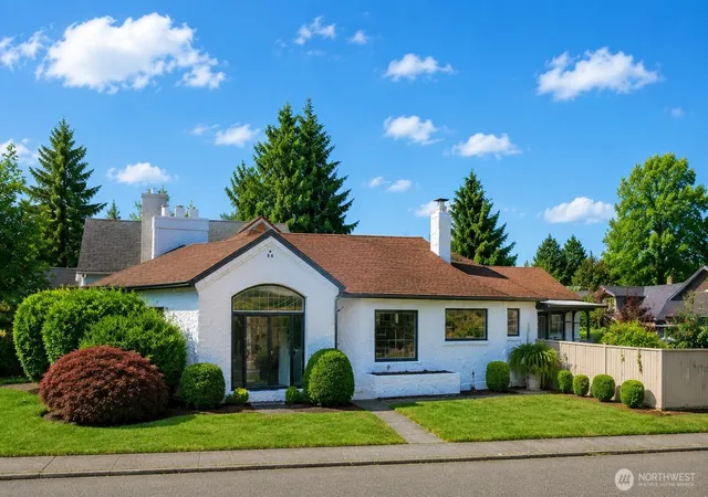 Photo 2 of Single family home for sale at 417 W Hanson St, Centralia, WA 98531 | MLS# NWM2565578 | Listing updated on 2026-09-23