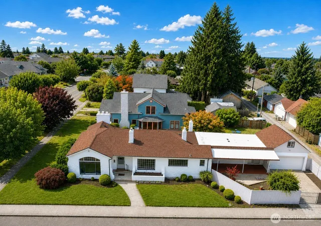 Photo 4 of Single family home for sale at 417 W Hanson St, Centralia, WA 98531 | MLS# NWM2565578 | Listing updated on 2026-09-23