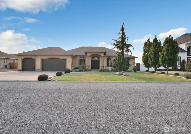 Photo 1 of Single family home for sale at 440 Dream St Se, Moses Lake, WA 98837 | MLS# NWM2565594 | Listing updated on 2026-08-11