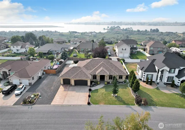Photo 2 of Single family home for sale at 440 Dream St Se, Moses Lake, WA 98837 | MLS# NWM2565594 | Listing updated on 2026-08-11