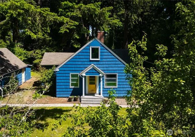 Photo 2 of Sale Pending at 232 Lark St Sw, Tumwater, WA 98512 | MLS# NWM2565602 | Listing updated on 2026-10-01