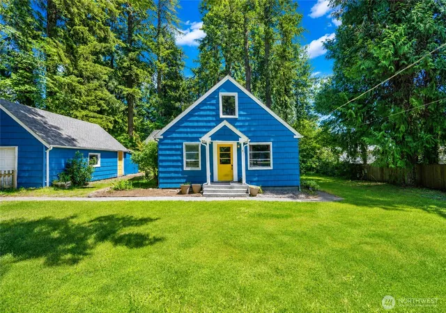 Photo 3 of Sale Pending at 232 Lark St Sw, Tumwater, WA 98512 | MLS# NWM2565602 | Listing updated on 2026-10-01