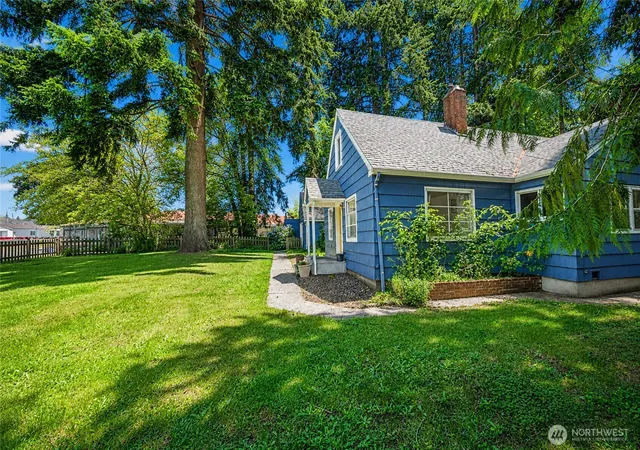 Photo 3 of Sale Pending at 232 Lark St SW, Tumwater, WA 98512 | MLS# NWM2565602 | Listing updated on 2026-10-01