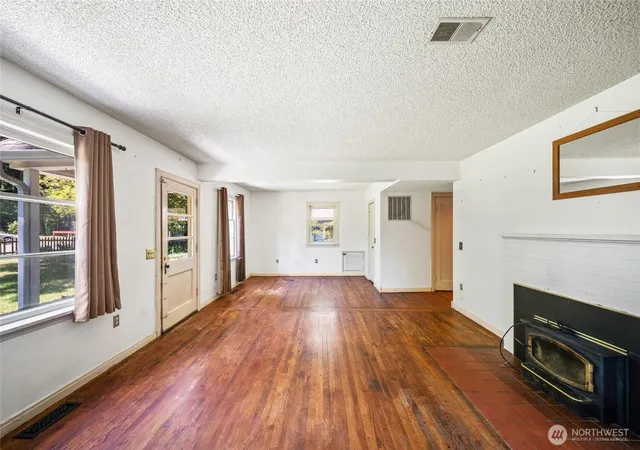 Photo 4 of Sale Pending at 232 Lark St SW, Tumwater, WA 98512 | MLS# NWM2565602 | Listing updated on 2026-10-01