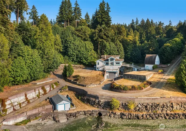 Photo 1 of Single family home for sale at 16075 Crescent Dr Sw, Vashon, WA 98070 | MLS# NWM2565605 | Listing updated on 2026-10-01
