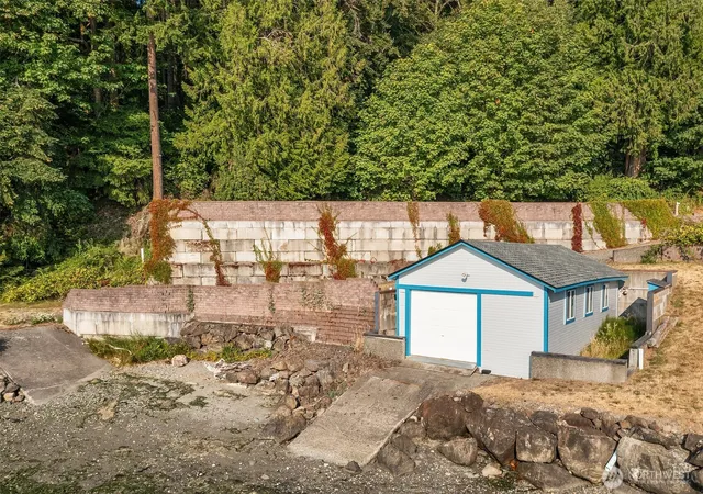 Photo 3 of Single family home for sale at 16075 Crescent Dr SW, Vashon, WA 98070 | MLS# NWM2565605 | Listing updated on 2026-10-01