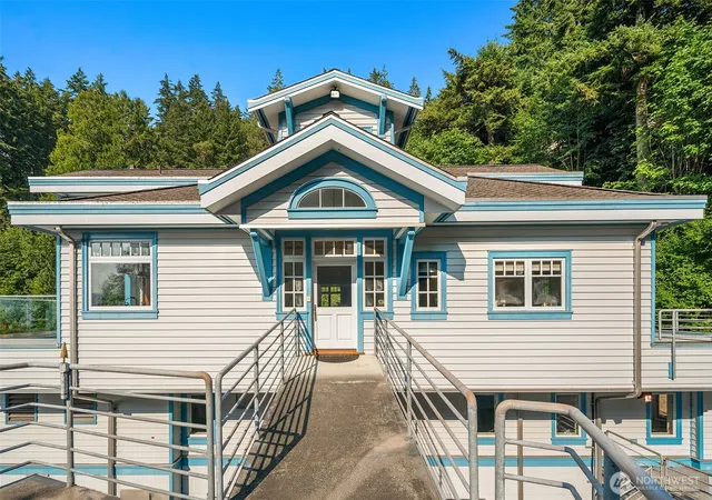 Photo 4 of Single family home for sale at 16075 Crescent Dr SW, Vashon, WA 98070 | MLS# NWM2565605 | Listing updated on 2026-10-01