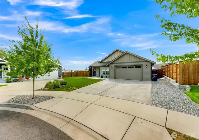 Photo 2 of Single family home for sale at 1913 Benjamin Ct, Lynden, WA 98264 | MLS# NWM2565618 | Listing updated on 2026-09-22