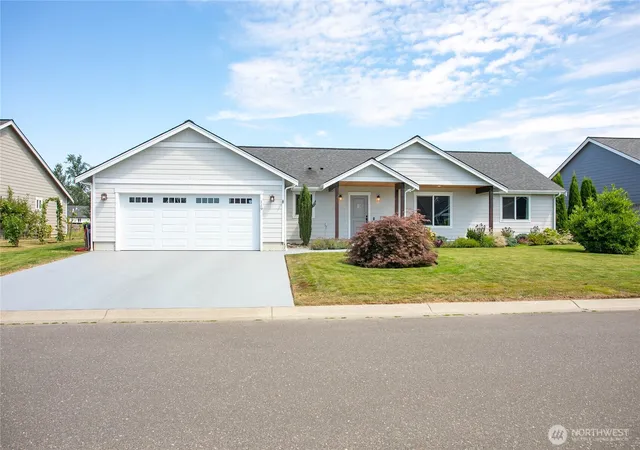 Photo 2 of Single family home for sale at 119 Cornerstone Dr, Sumas, WA 98295 | MLS# NWM2565626 | Listing updated on 2026-09-23