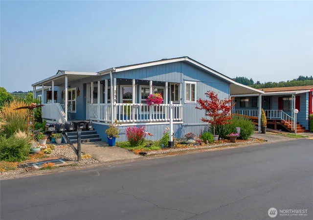 Photo 2 of Manufactured home for sale at 3611 I St Ne #238, Auburn, WA 98002 | MLS# NWM2565637 | Listing updated on 2026-09-24