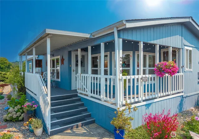 Photo 3 of Manufactured home for sale at 3611 I St NE #238, Auburn, WA 98002 | MLS# NWM2565637 | Listing updated on 2026-09-24